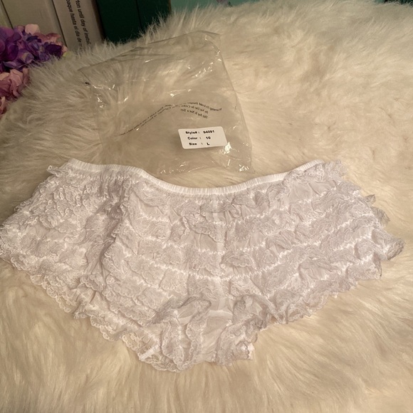 Fredericks of Hollywood Christmas/Santa nighty size L plus two panties - Picture 13 of 16